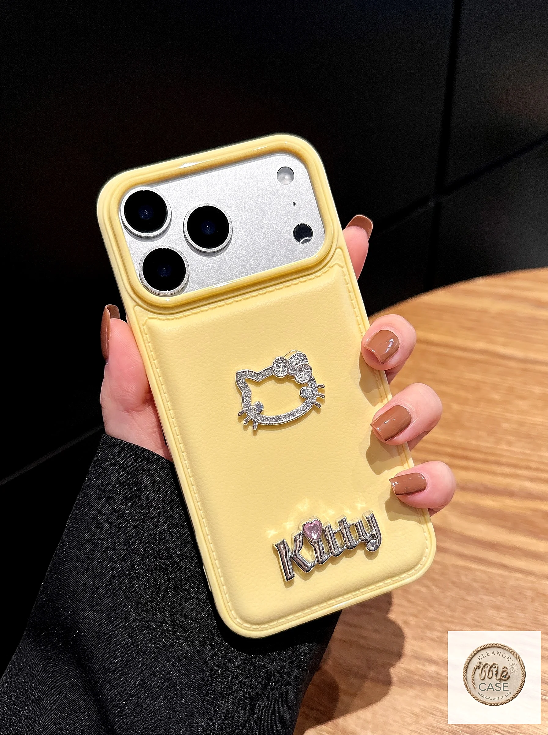 Ốp lưng Iphone màu vàng Bơ sang trọng đính charm