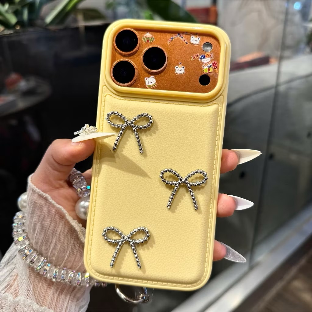 Ốp lưng Iphone màu vàng Bơ sang trọng đính charm