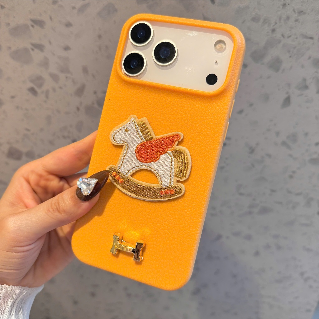 🎠 Ốp Lưng Iphone Ngựa Gỗ Hoàng Gia - Sang Trọng Quý Phái & Nổi Bật ✨
