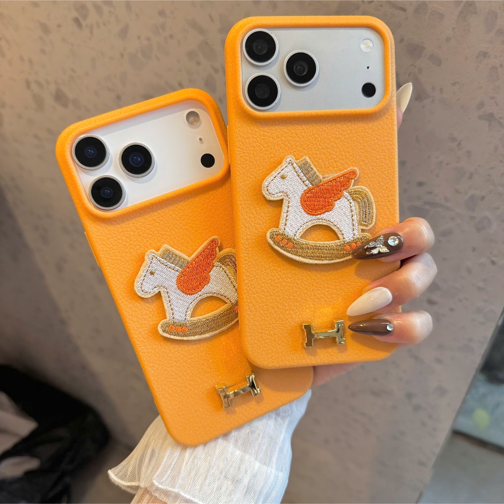 🎠 Ốp Lưng Iphone Ngựa Gỗ Hoàng Gia - Sang Trọng Quý Phái & Nổi Bật ✨
