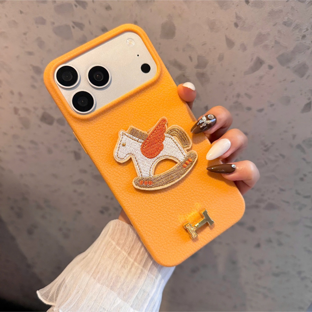 🎠 Ốp Lưng Iphone Ngựa Gỗ Hoàng Gia - Sang Trọng Quý Phái & Nổi Bật ✨