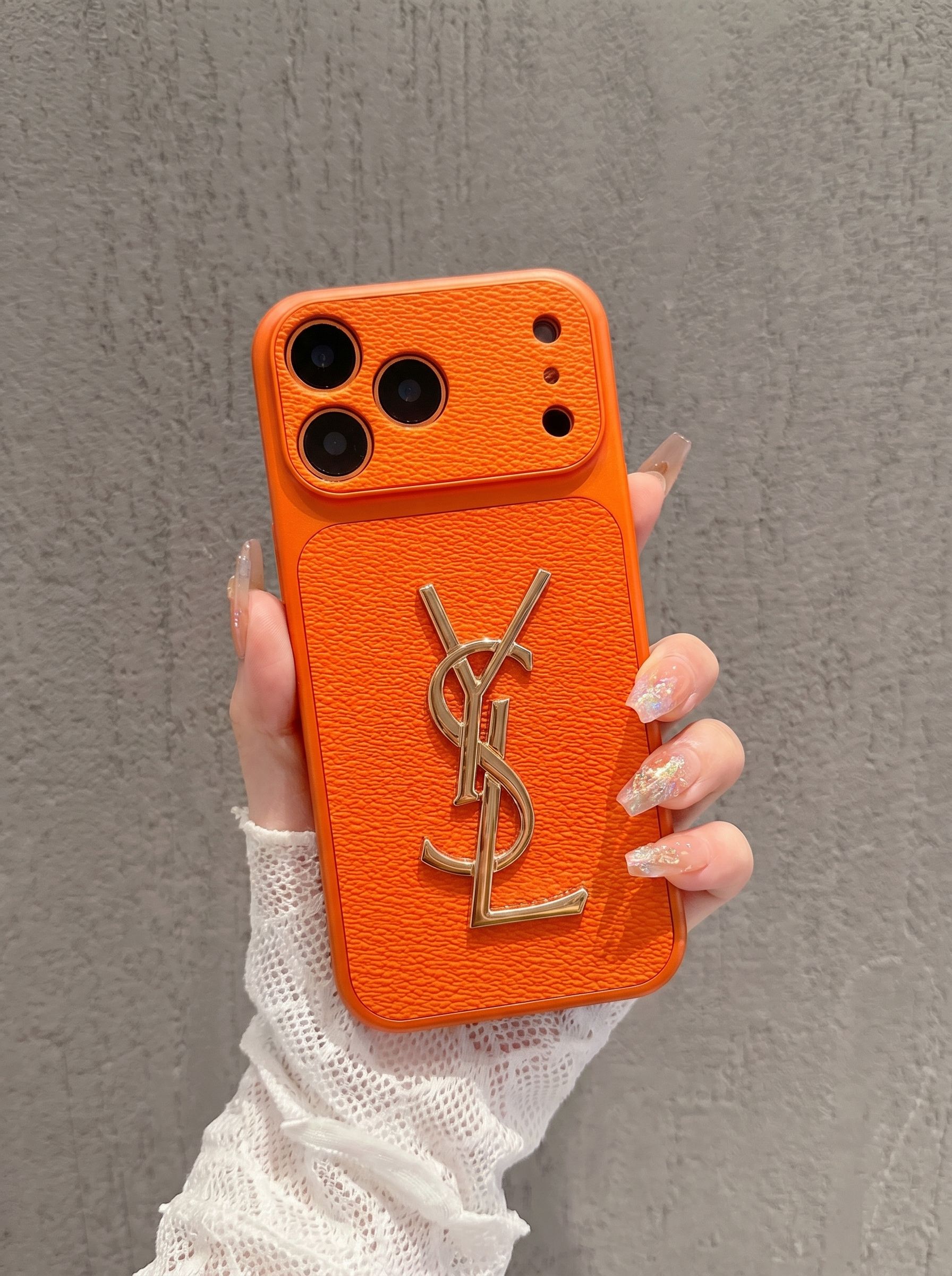 Ốp Lưng Iphone Da Cao Cấp Phối Logo YSL Kim Loại – Tuyệt Tác Của Sự Thượng Lưu