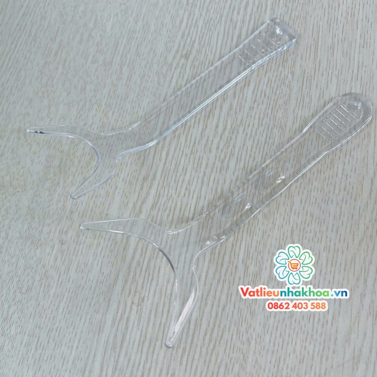 Banh vén môi nhựa trong Lip Retractors