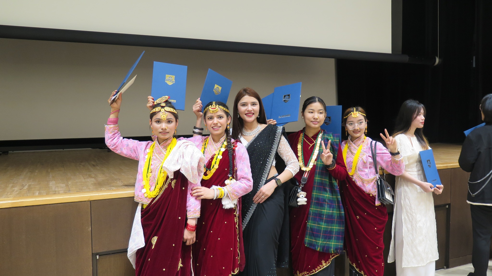 JIN TOKYO LANGUAGE SCHOOL - UPGRADE YOUR KNOWLEDGE