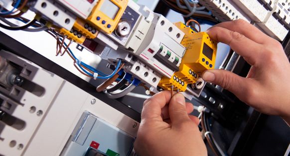 UEE62122 電気工学技術上級ディプロマAdvanced Diploma of Engineering Technology – Electrical