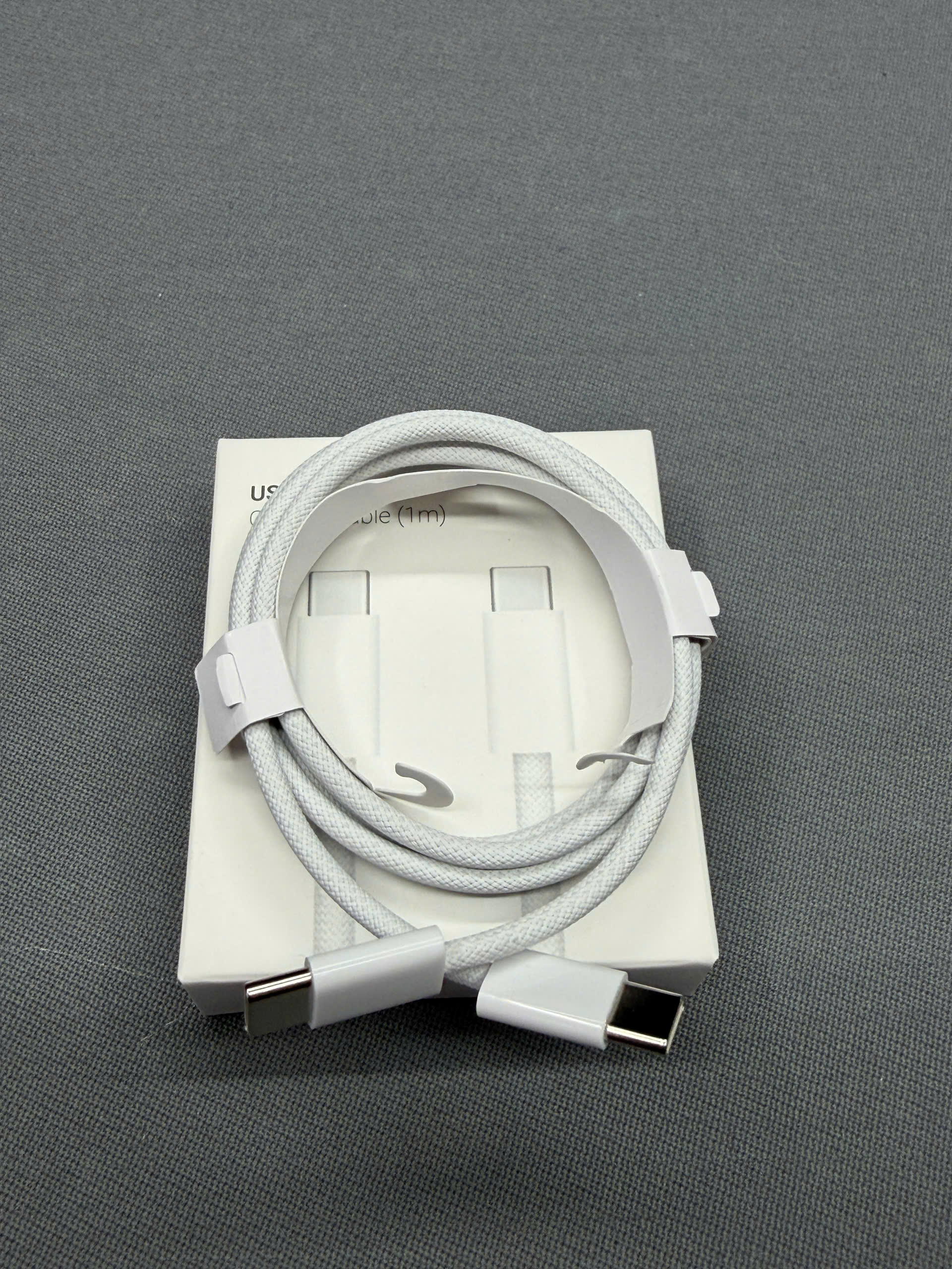 COM 1 BỘ SẠC 6 CỔNG + 2 DÂY SẠC DÙ USB-C , LIGHTNING CAO CẤP - TOP TN SHOP