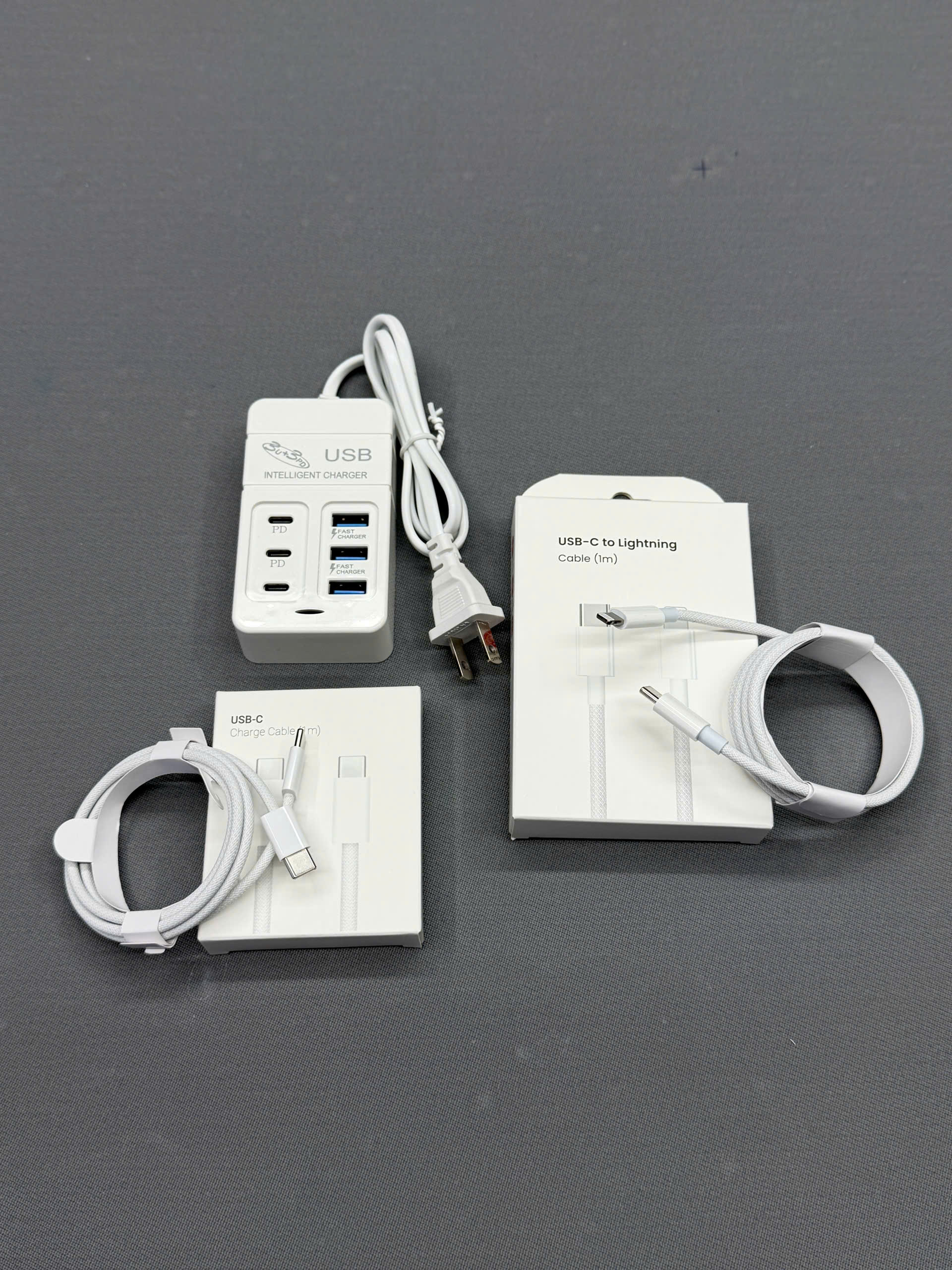 COM 1 BỘ SẠC 6 CỔNG + 2 DÂY SẠC DÙ USB-C , LIGHTNING CAO CẤP