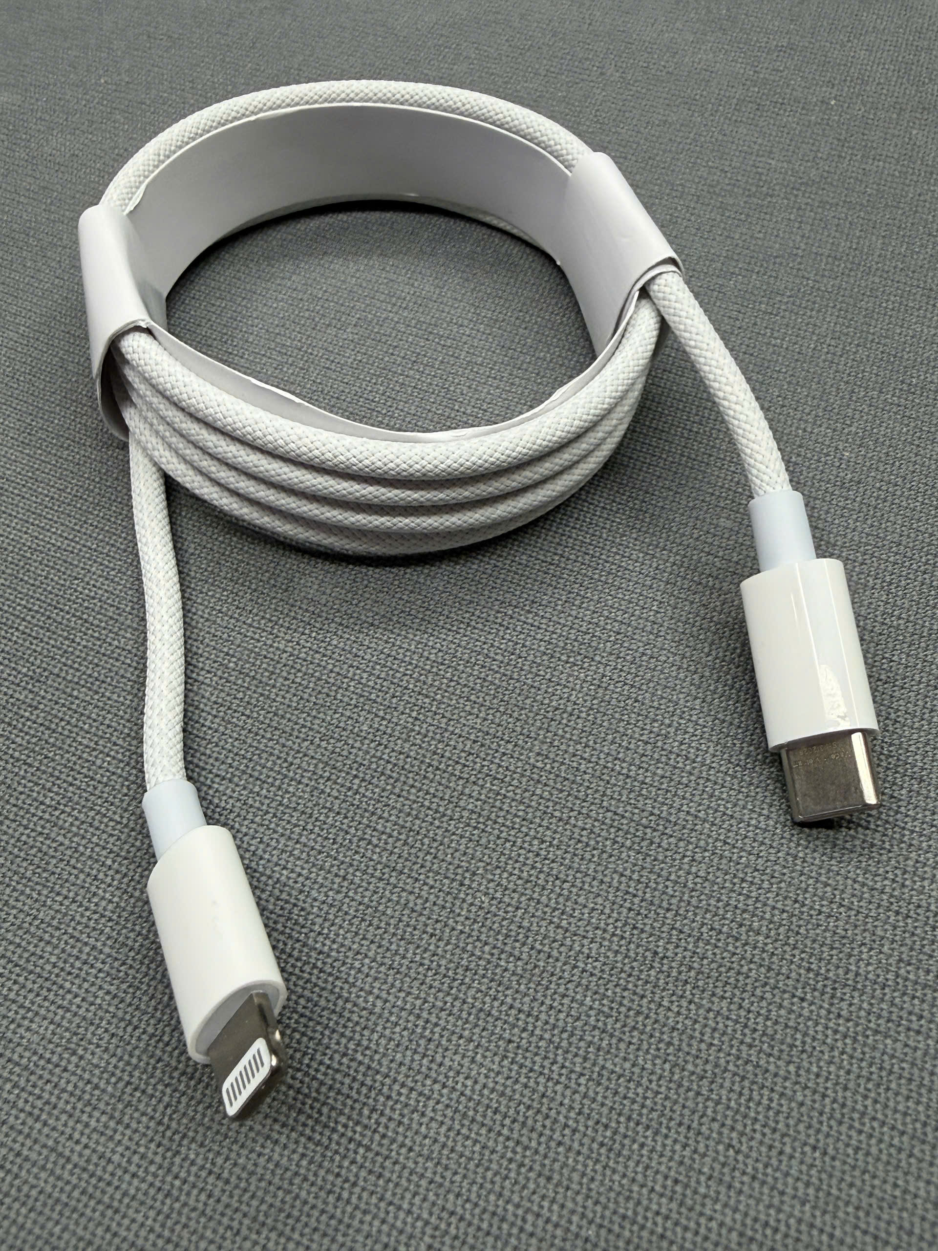 COM 1 BỘ SẠC 6 CỔNG + 2 DÂY SẠC DÙ USB-C , LIGHTNING CAO CẤP - TOP TN SHOP
