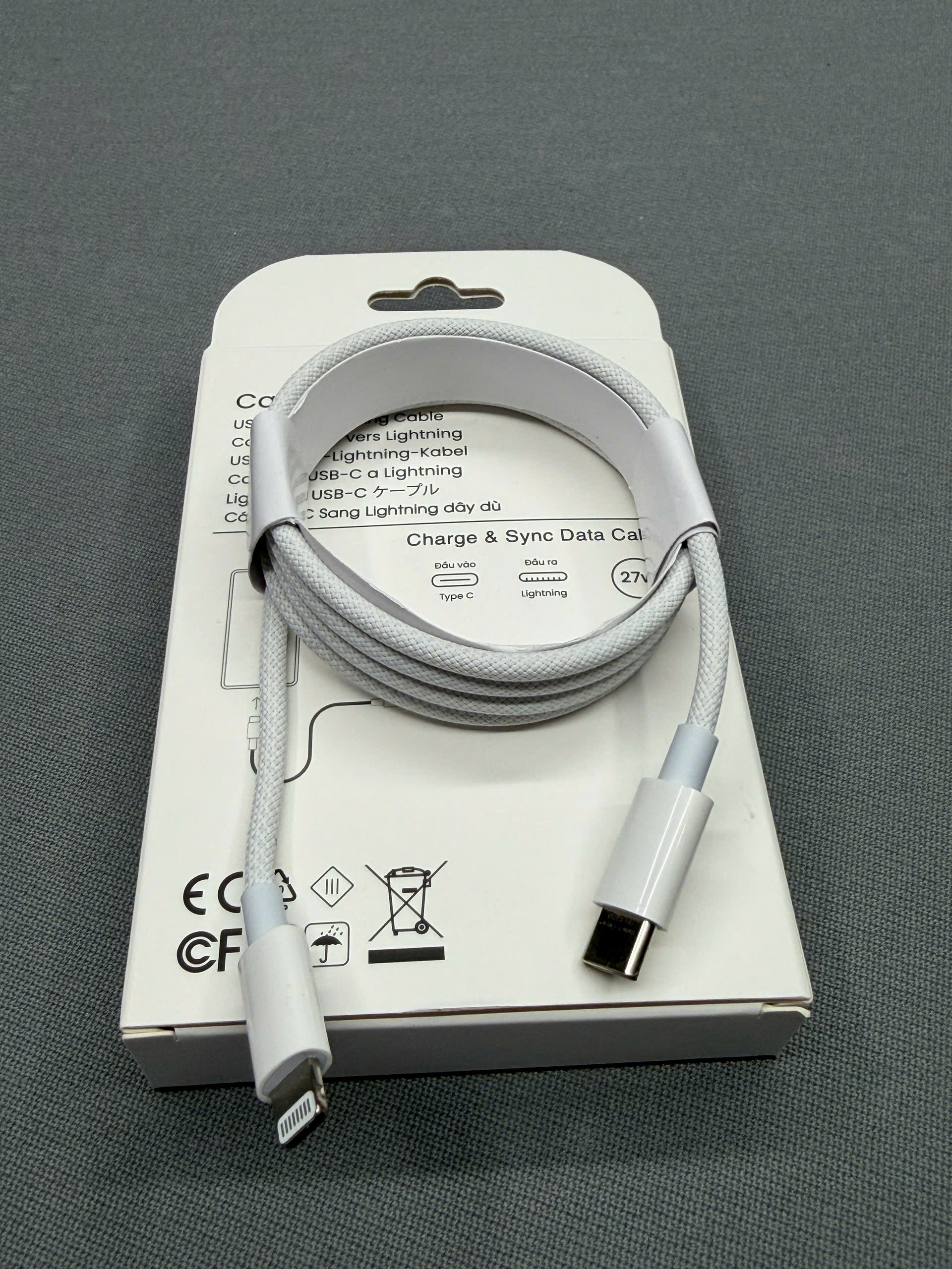 COM 1 BỘ SẠC 6 CỔNG + 2 DÂY SẠC DÙ USB-C , LIGHTNING CAO CẤP