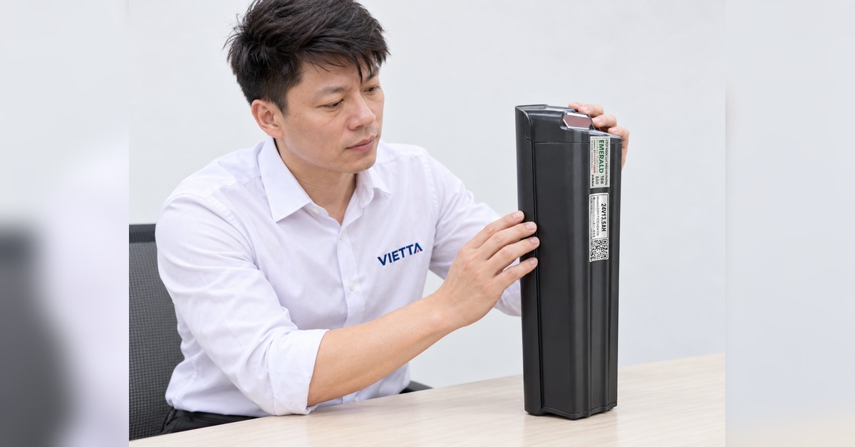 Kiểm tra bên ngoài pin xe đạp trợ lực VIETTA khi có dấu hiệu bất thường