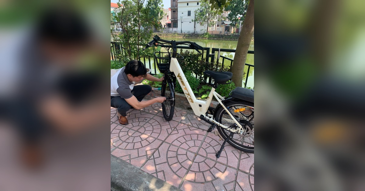 Kiểm tra lốp và phanh xe VIETTA khi cảm giác đạp nặng bất thường