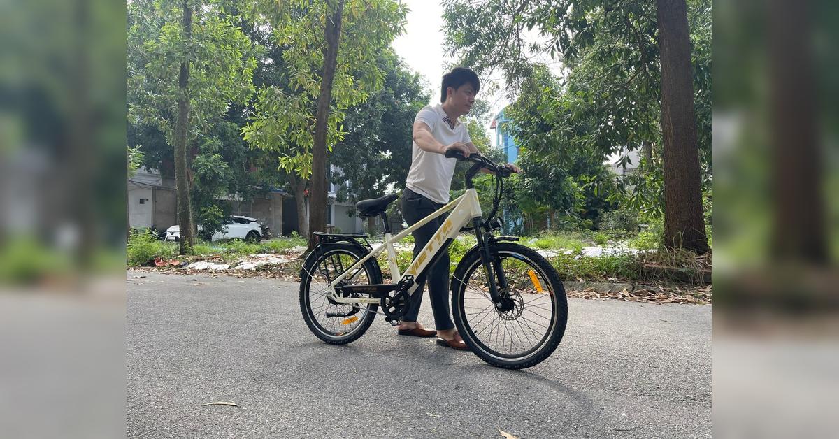 Kiểm tra tay phanh xe đạp trợ lực trước khi di chuyển