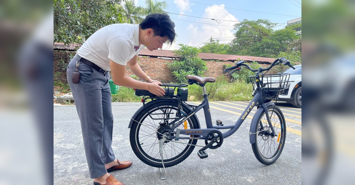 Bộ pin và cơ cấu giữ pin trên xe đạp trợ lực VIETTA