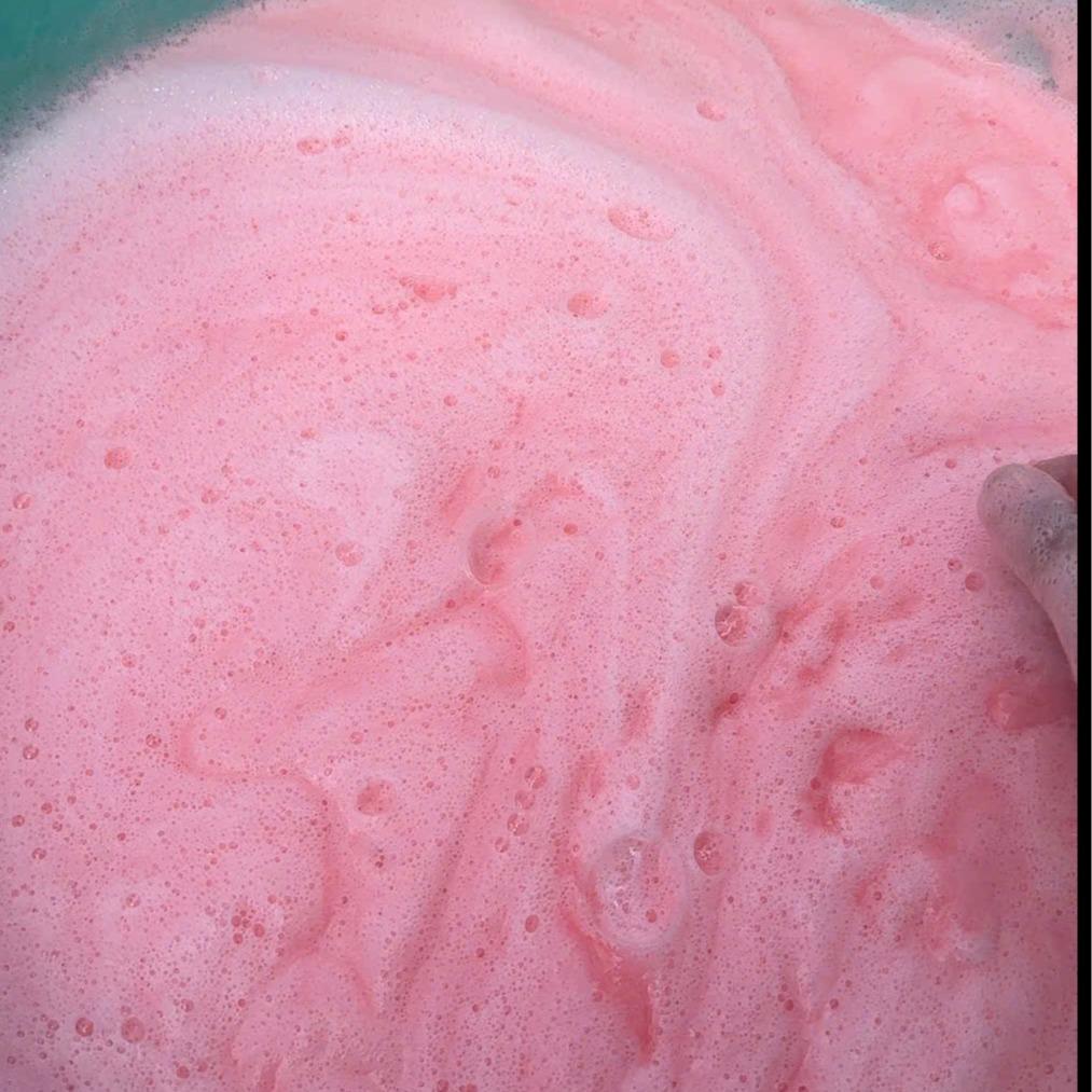 (Tặng xịt thơm ) Combo 20 lít gồm 10 lít nước giặt + 10 lít nước rửa chén . Tự pha tiết kiệm chi phí, làm sạch quần áo chén bát cho gia đình nội trợ, nhà hàng quán ăn , khách sạn