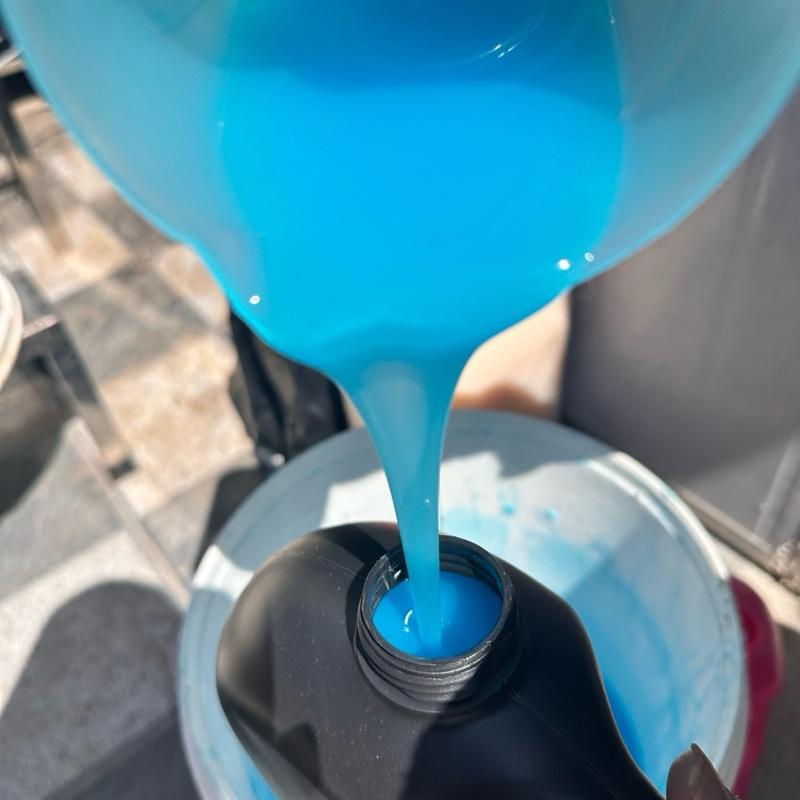 [2.5L Mới] Nước Xả Vải 3in1 Thơm 3 ngày Công Nghệ Mới Xả Sạch Thơm Đến Từng Sợi Vải,Làm Mềm Vải,Bám Hương Lâu,Bám Dai (Can 2,4L)