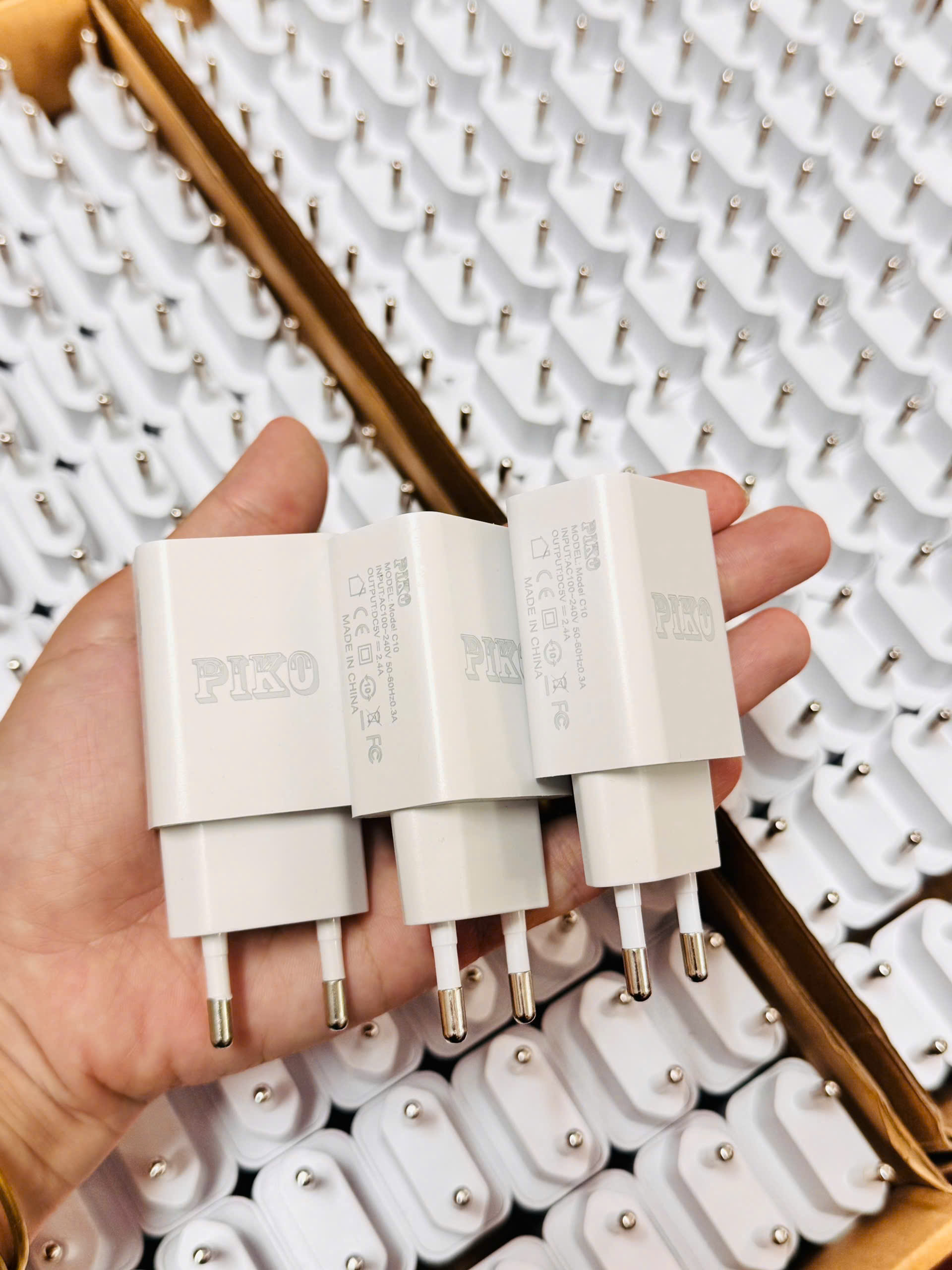 Cốc sạc usb Piko C10 - Cho Samsung s10/s20 2A 80k Ra USB