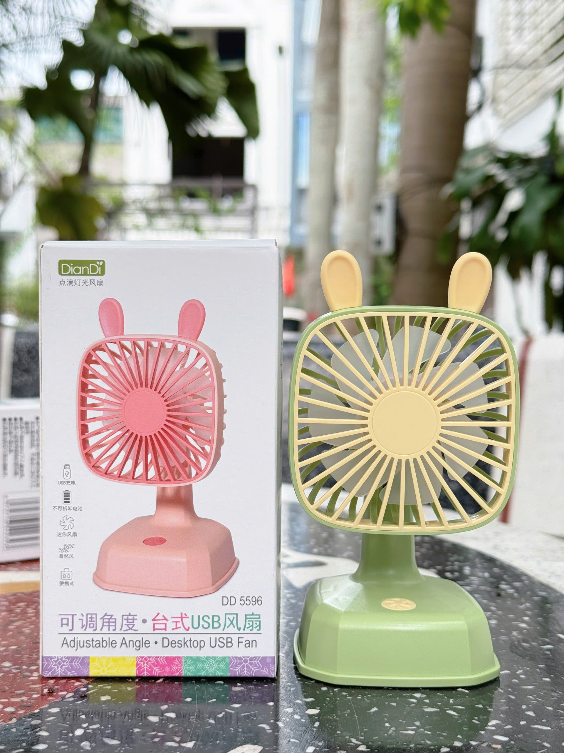 Quạt mini cầm tay có đế 5596