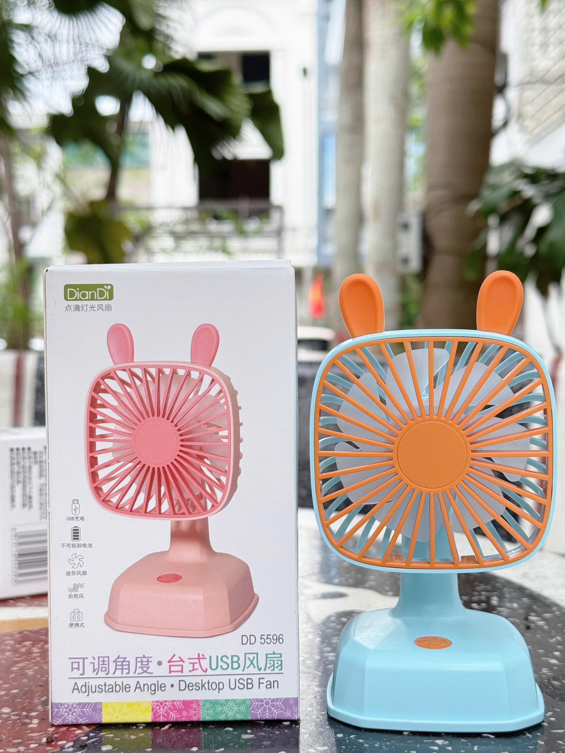 Quạt mini cầm tay có đế 5596