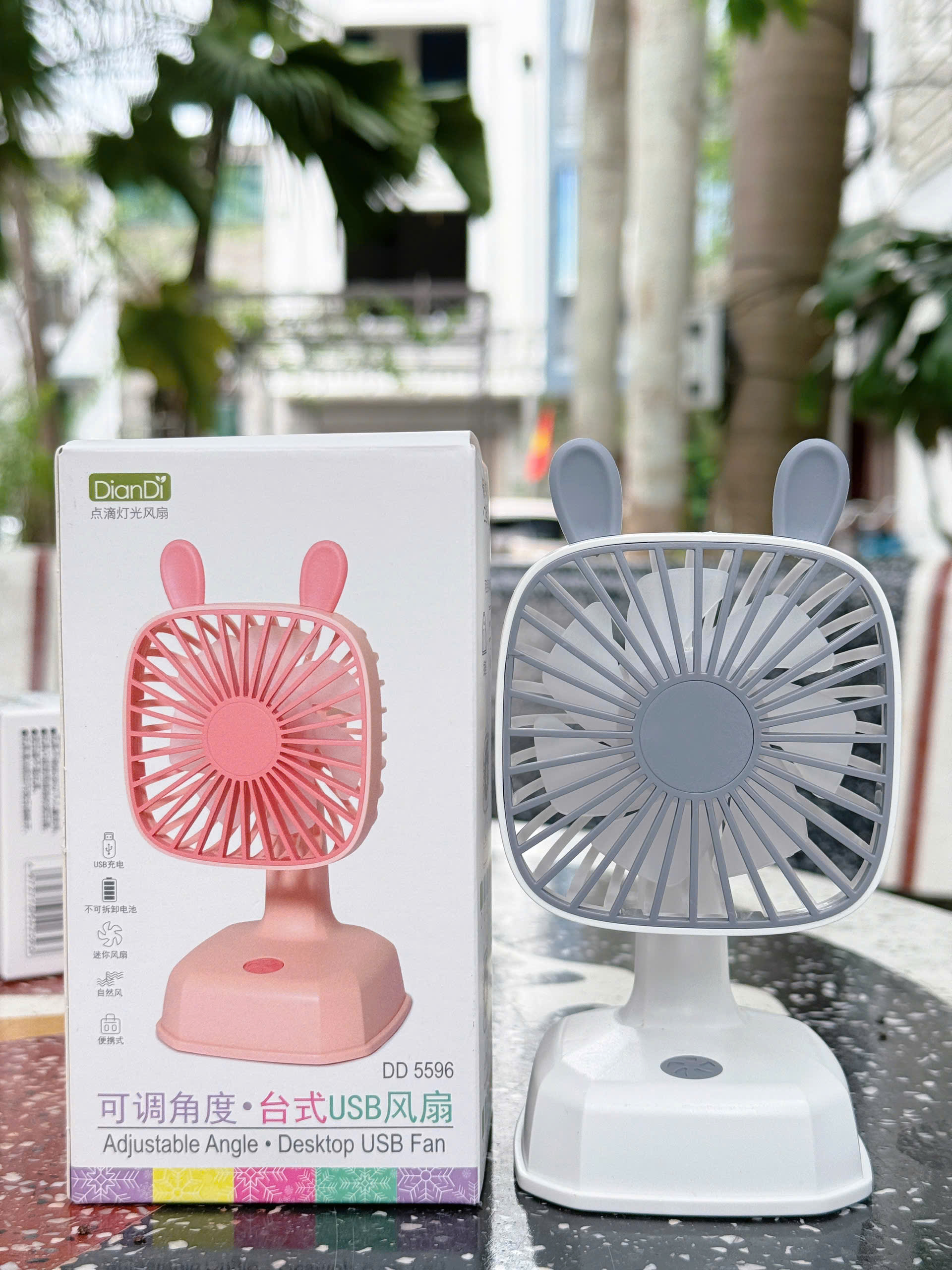 Quạt mini cầm tay có đế 5596