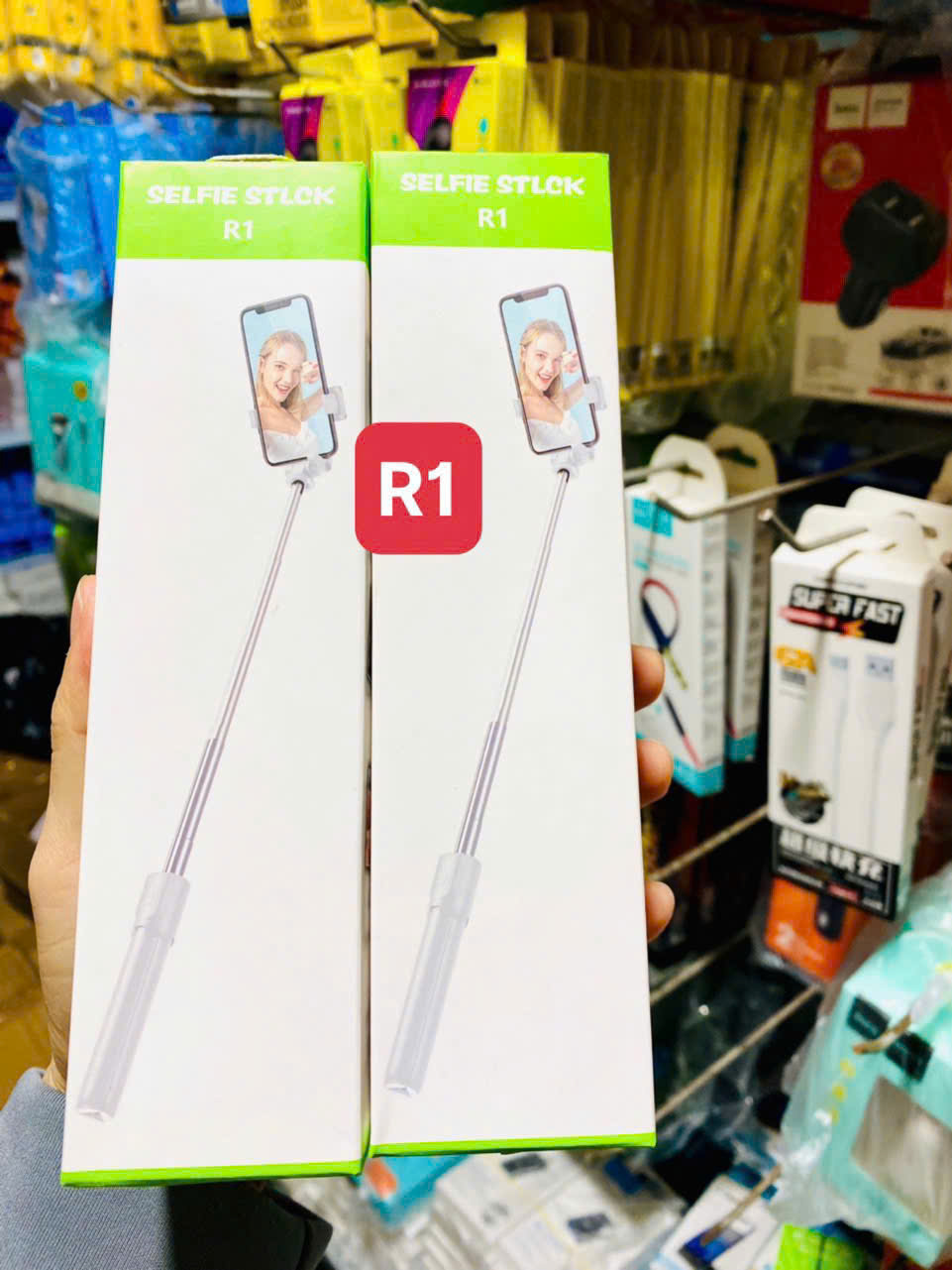 Gậy chụp hình cầm tay + 3 chân R1