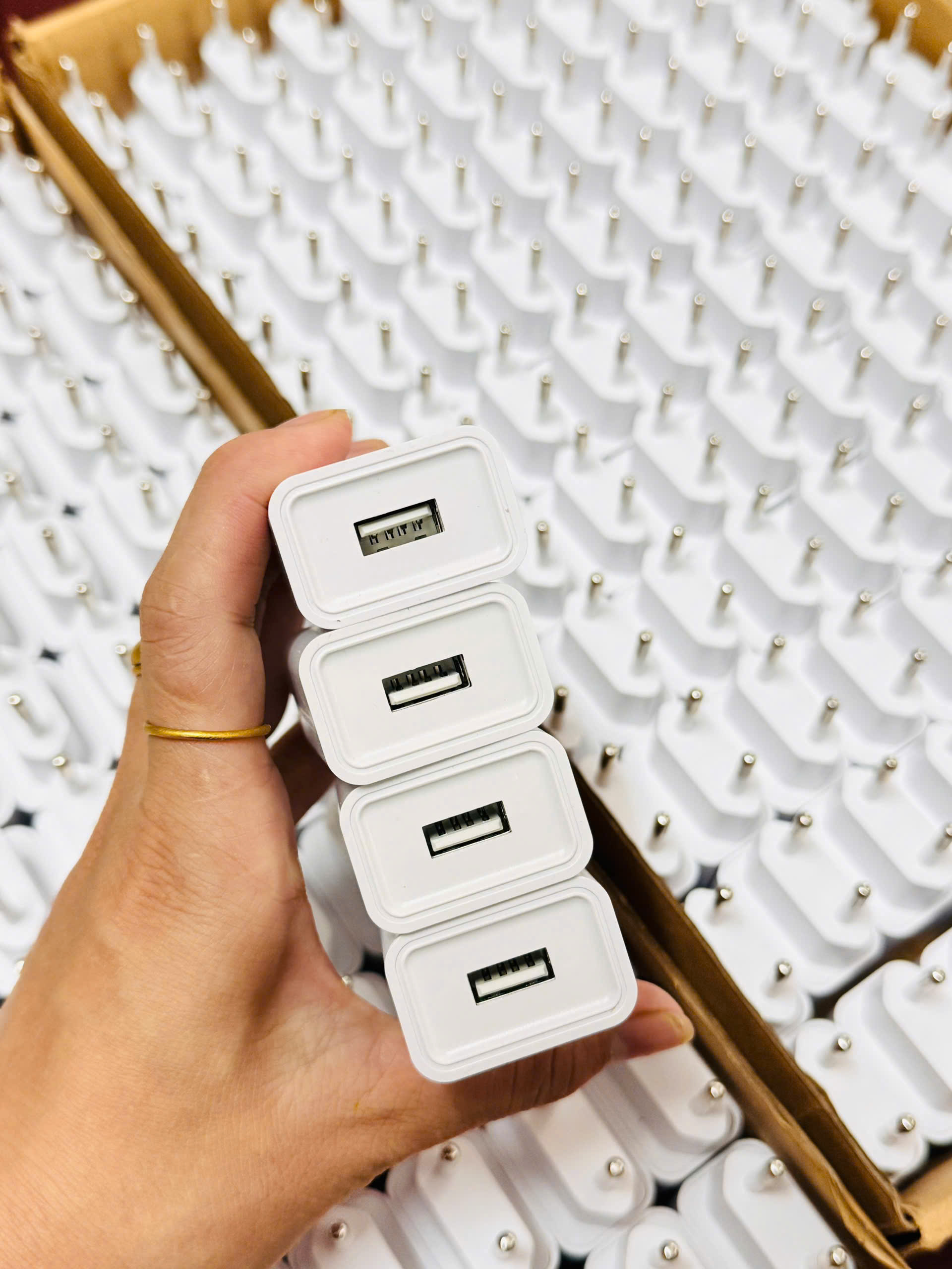 Cốc sạc usb Piko C10 - Cho Samsung s10/s20 2A 80k Ra USB