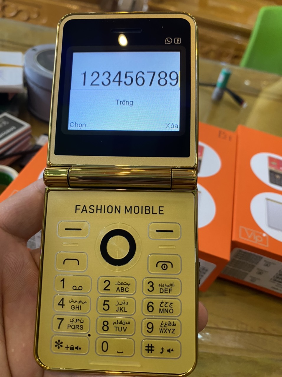 Điện thoại nắm gập Hope P21 đổi giọng 4 sim