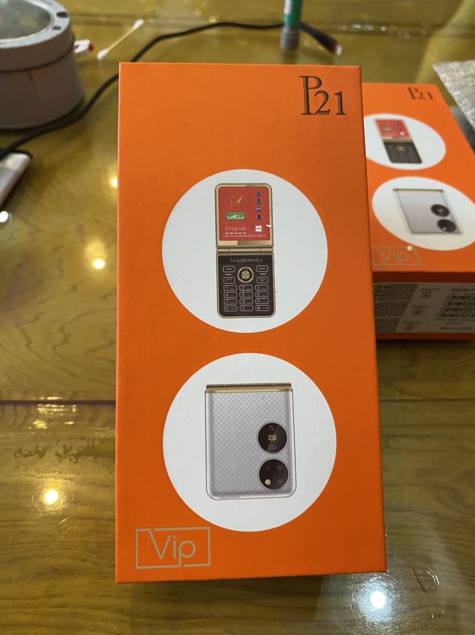 Điện thoại nắm gập Hope P21 đổi giọng 4 sim