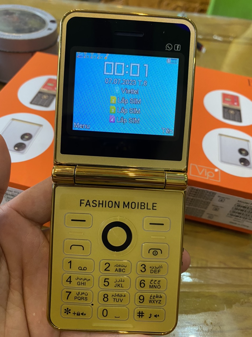 Điện thoại nắm gập Hope P21 đổi giọng 4 sim