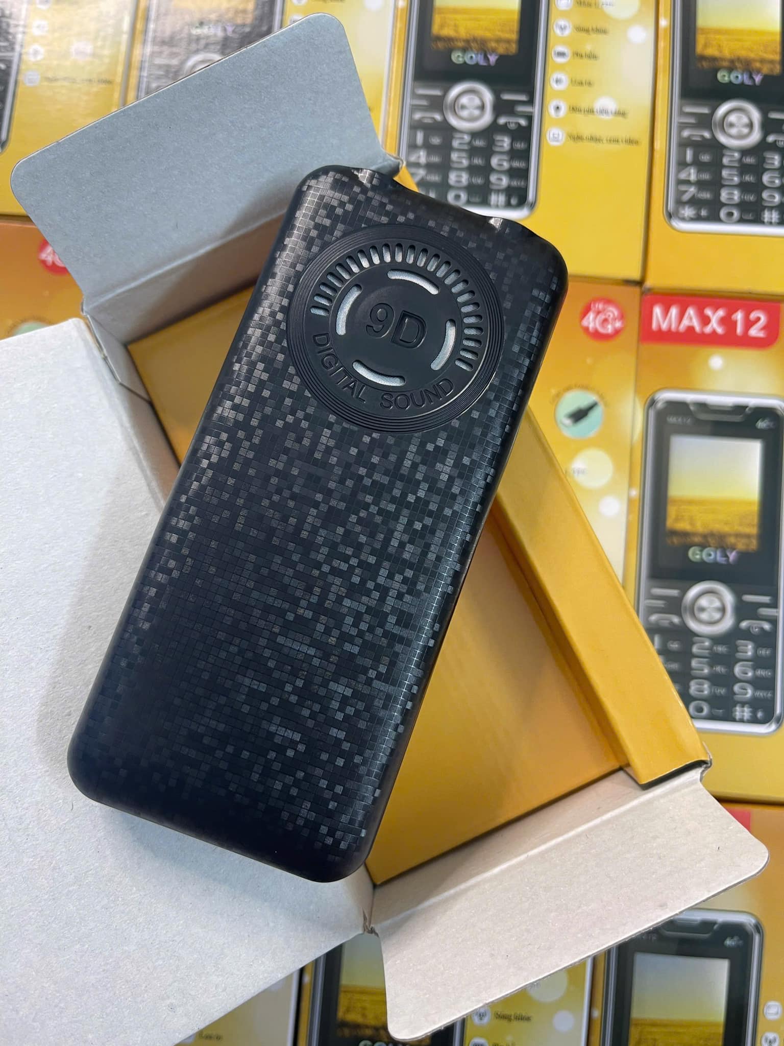 Điện thoại Goly Max 12 - Sóng 4G chuẩn