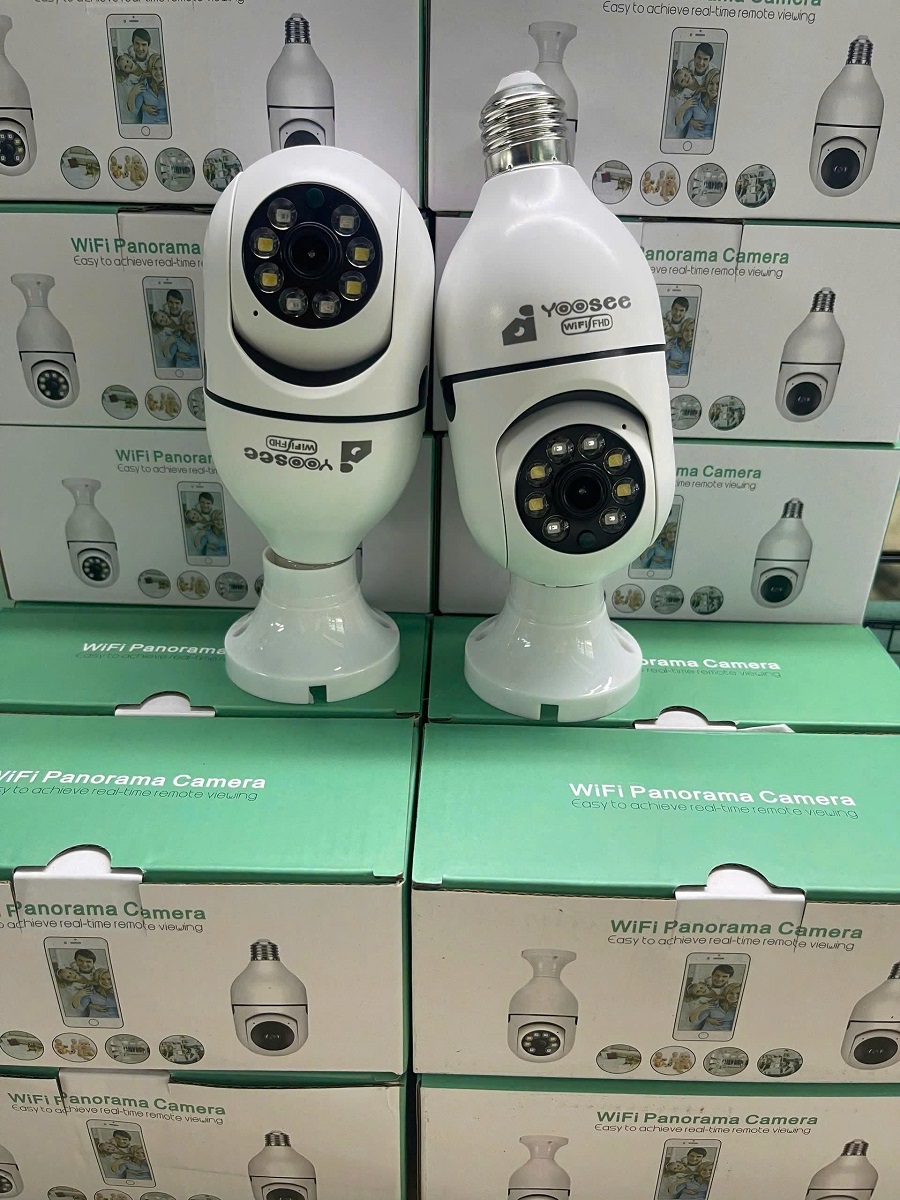 Camera Wifi Yoosee 8177 đuôi đèn trong nhà