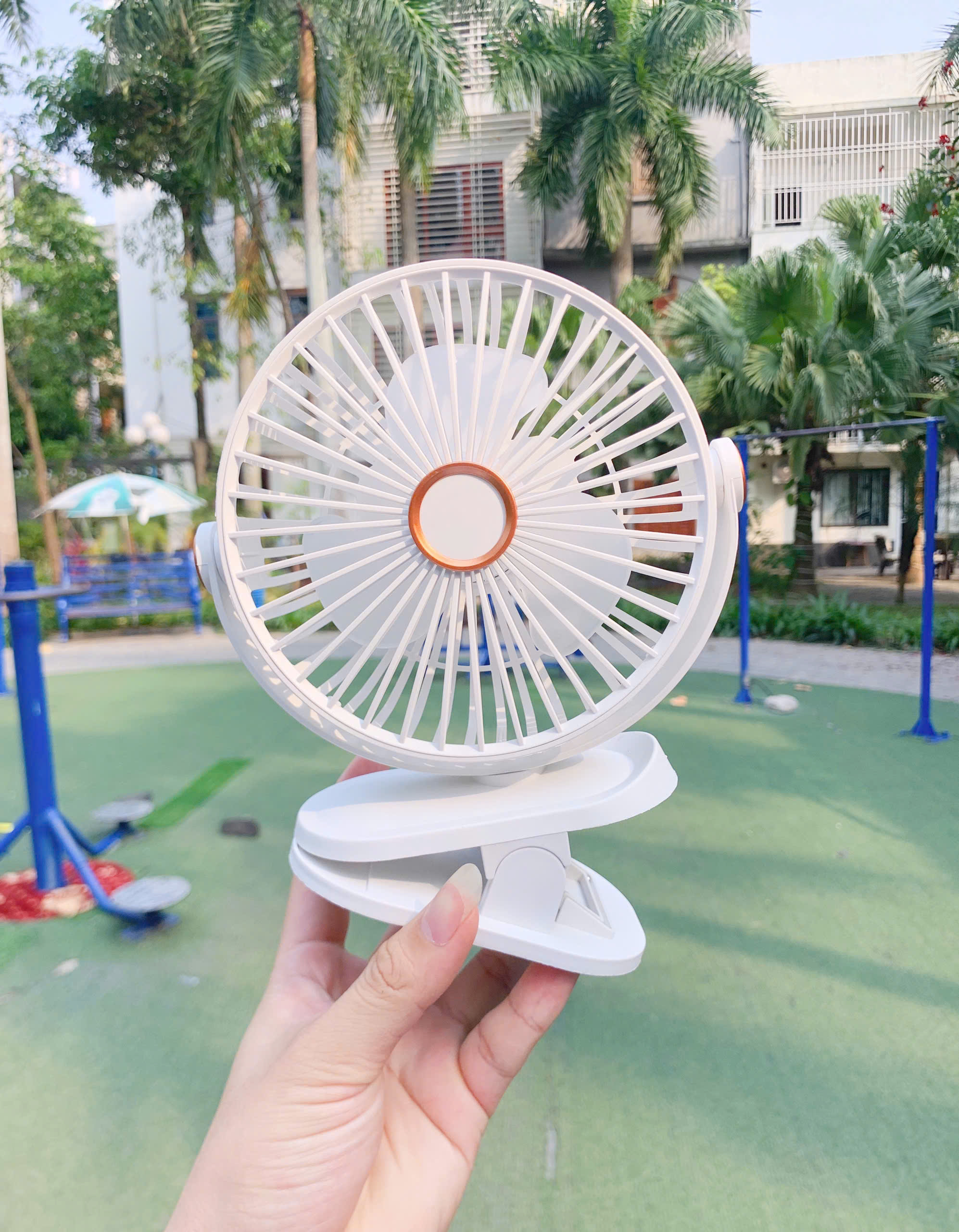 Quạt kẹp F01