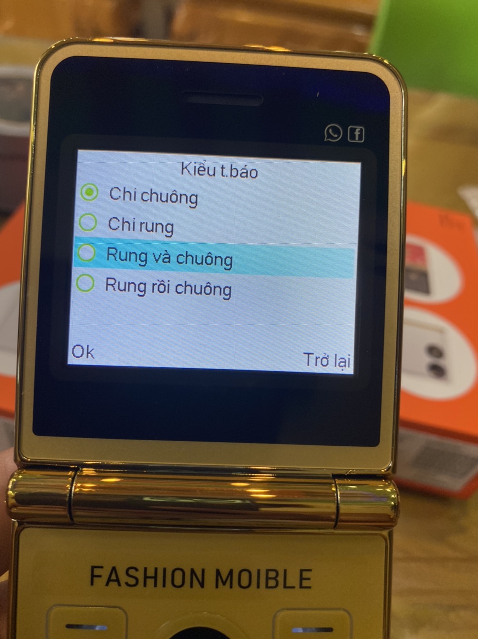 Điện thoại nắm gập Hope P21 đổi giọng 4 sim