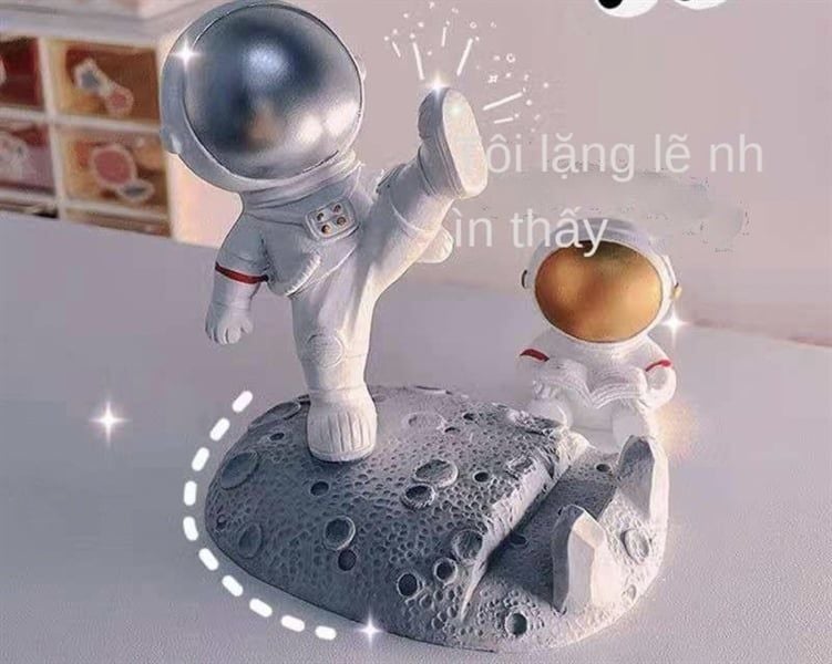 Kệ điện thoại phi hành gia