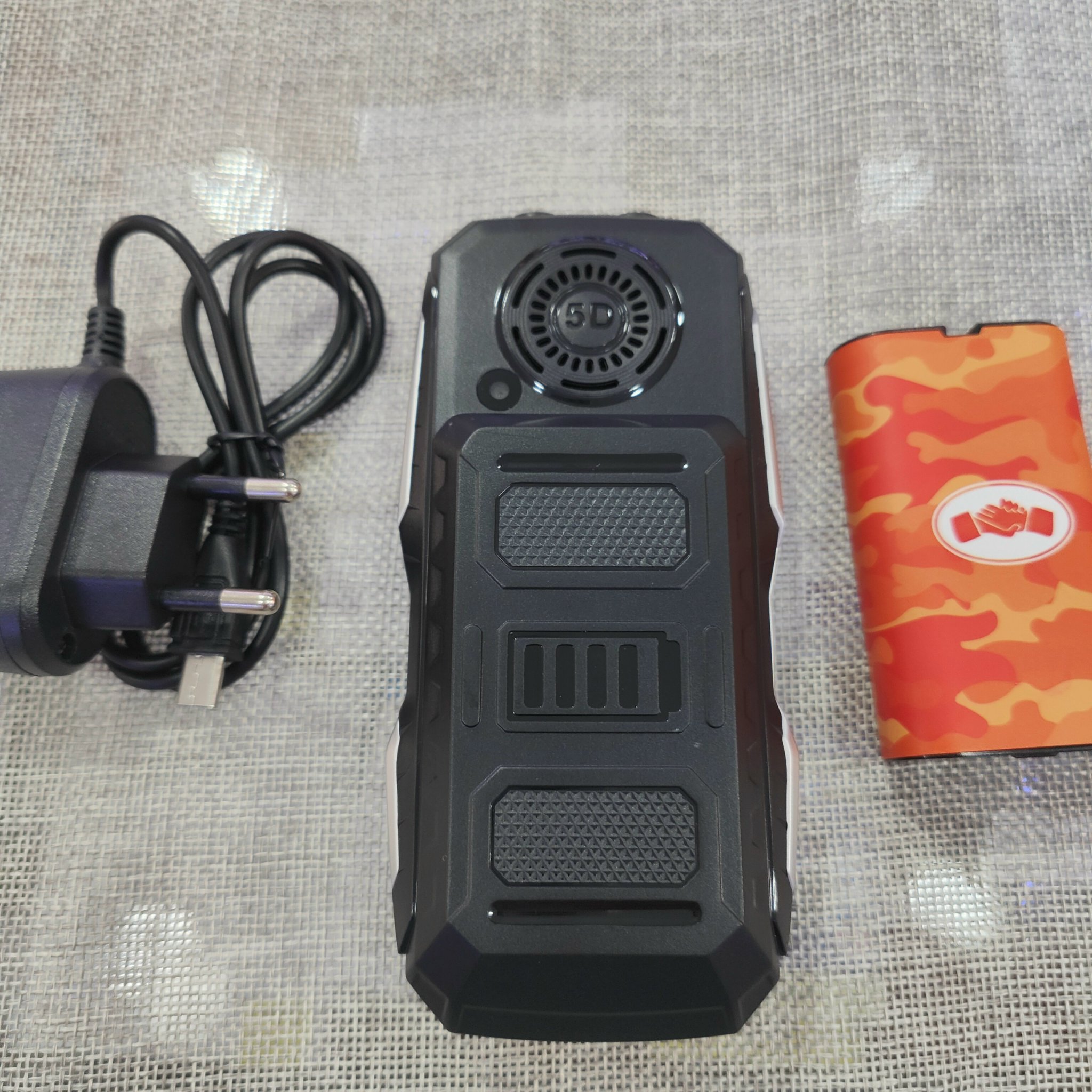 Điện thoại Landrover W2019 Pin trâu 13800mah Bao cắt sóng 4G