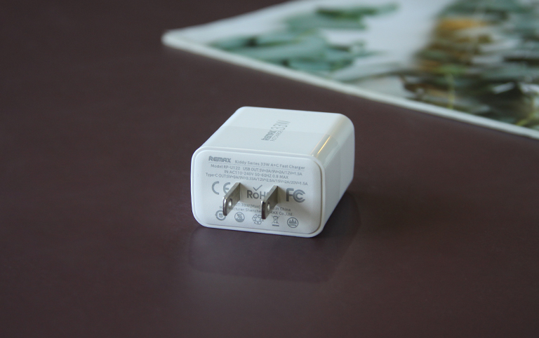 Cốc sạc 2 cổng 33W Remax RP-U122 - 2 cổng