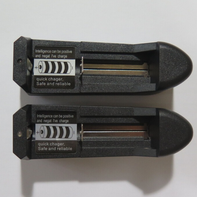 Cục Sạc Pin tiểu 3v7, 4v2 Loại 1 Pin Chân Phích Cắm