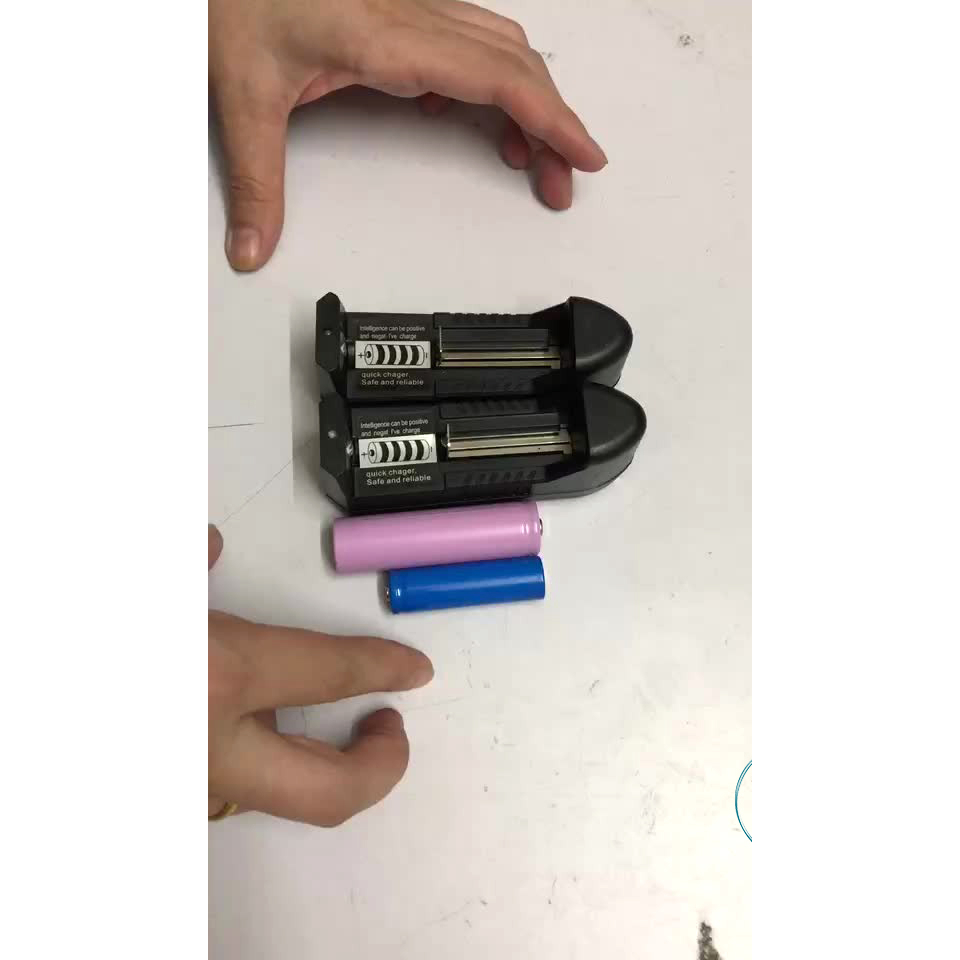 Cục Sạc Pin tiểu 3v7, 4v2 Loại 1 Pin Chân Phích Cắm