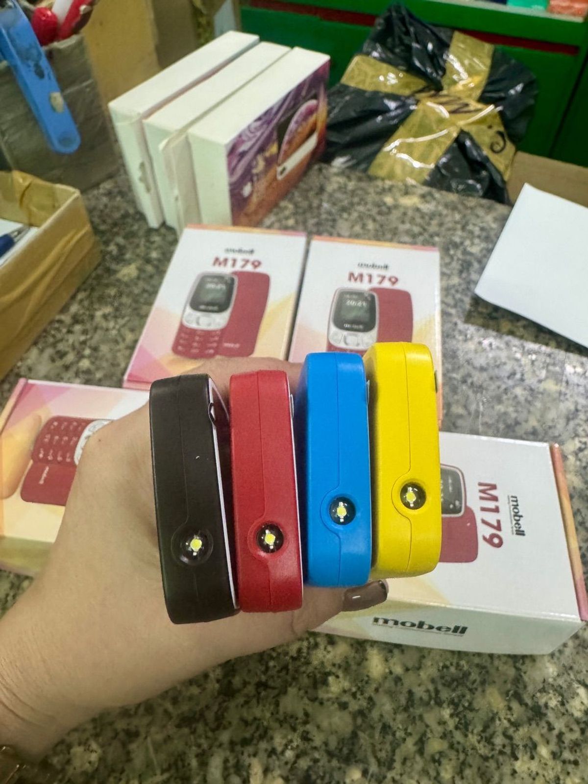 Điện thoại Mobell M179 - Sóng chuẩn 4G