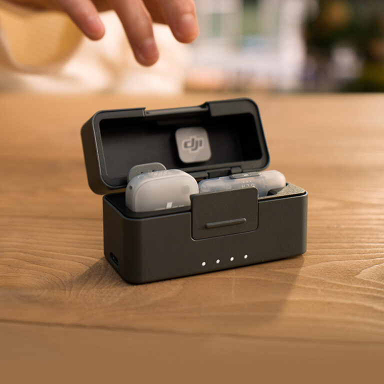 Micro thu âm DJI Mic Mini 2 (1 TX + 1 Mobile RX + Charging) 1 mic + 1 thu cho điện thoại + hộp sạc + phụ kiện
