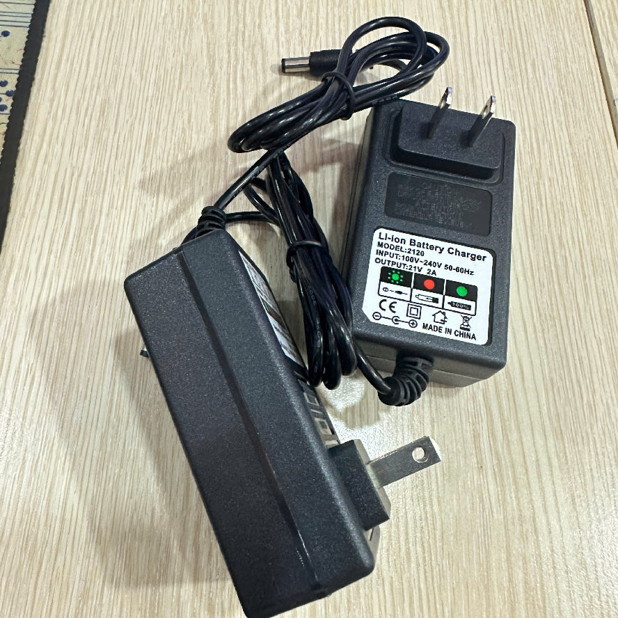 Sạc Nguồn máy tính sạc PIN Li-ion: 21V – 2A Chui Lớn 5.5mm Cho Laptop, Đầu Ghi, Máy Massage