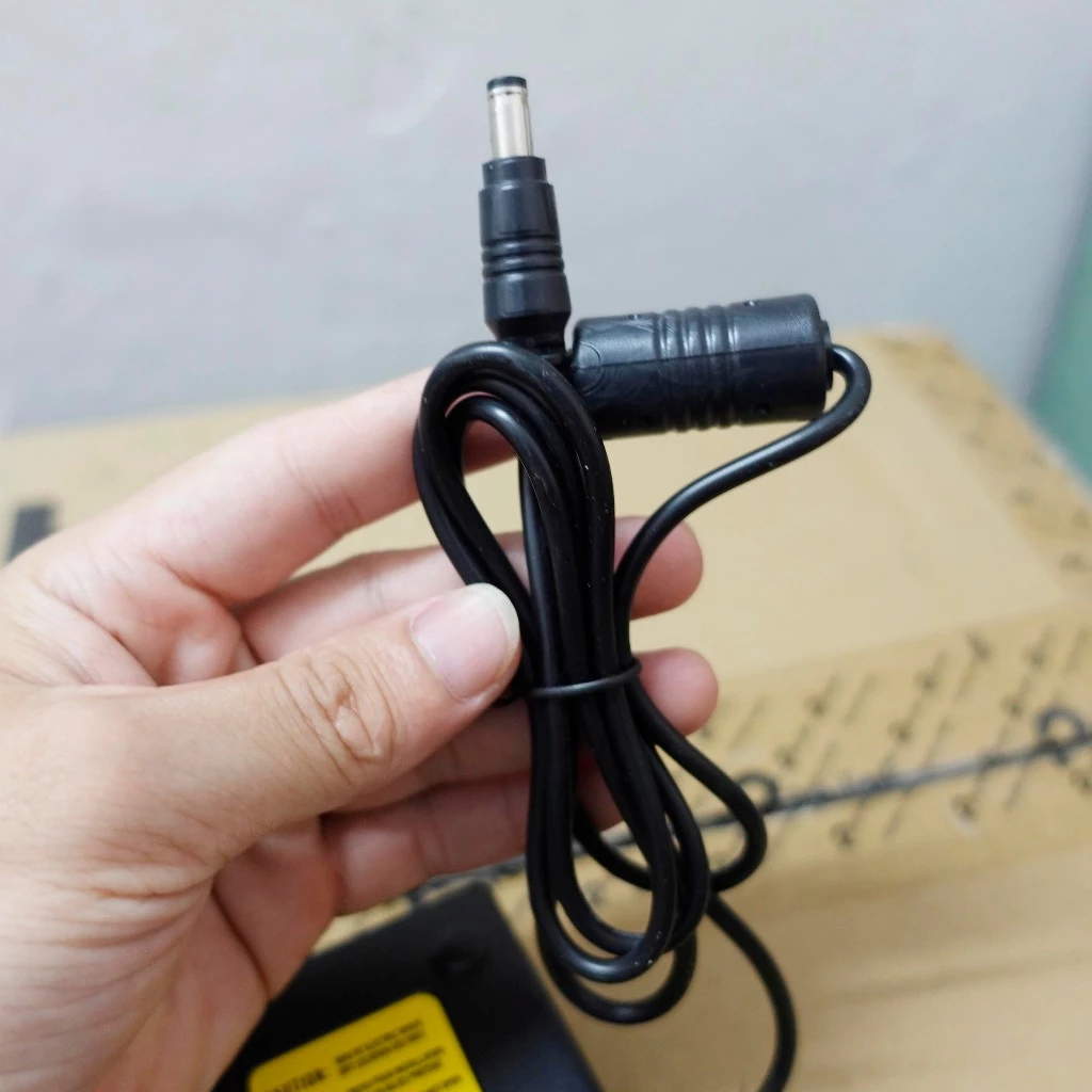 Sạc nguồn adapter chui lớn 5.5*2.5mm 12v 10A Demta/Delta