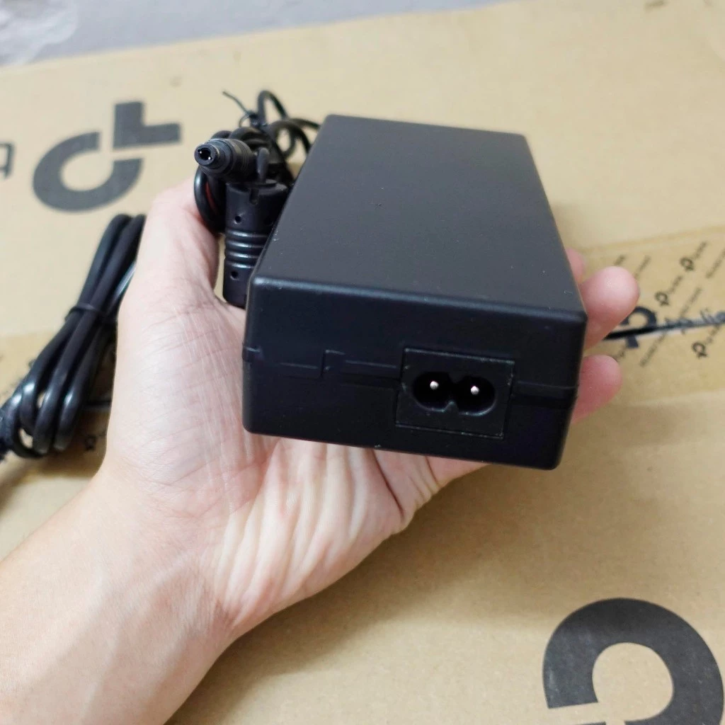 Sạc nguồn adapter chui lớn 5.5*2.5mm 12v 10A Demta/Delta