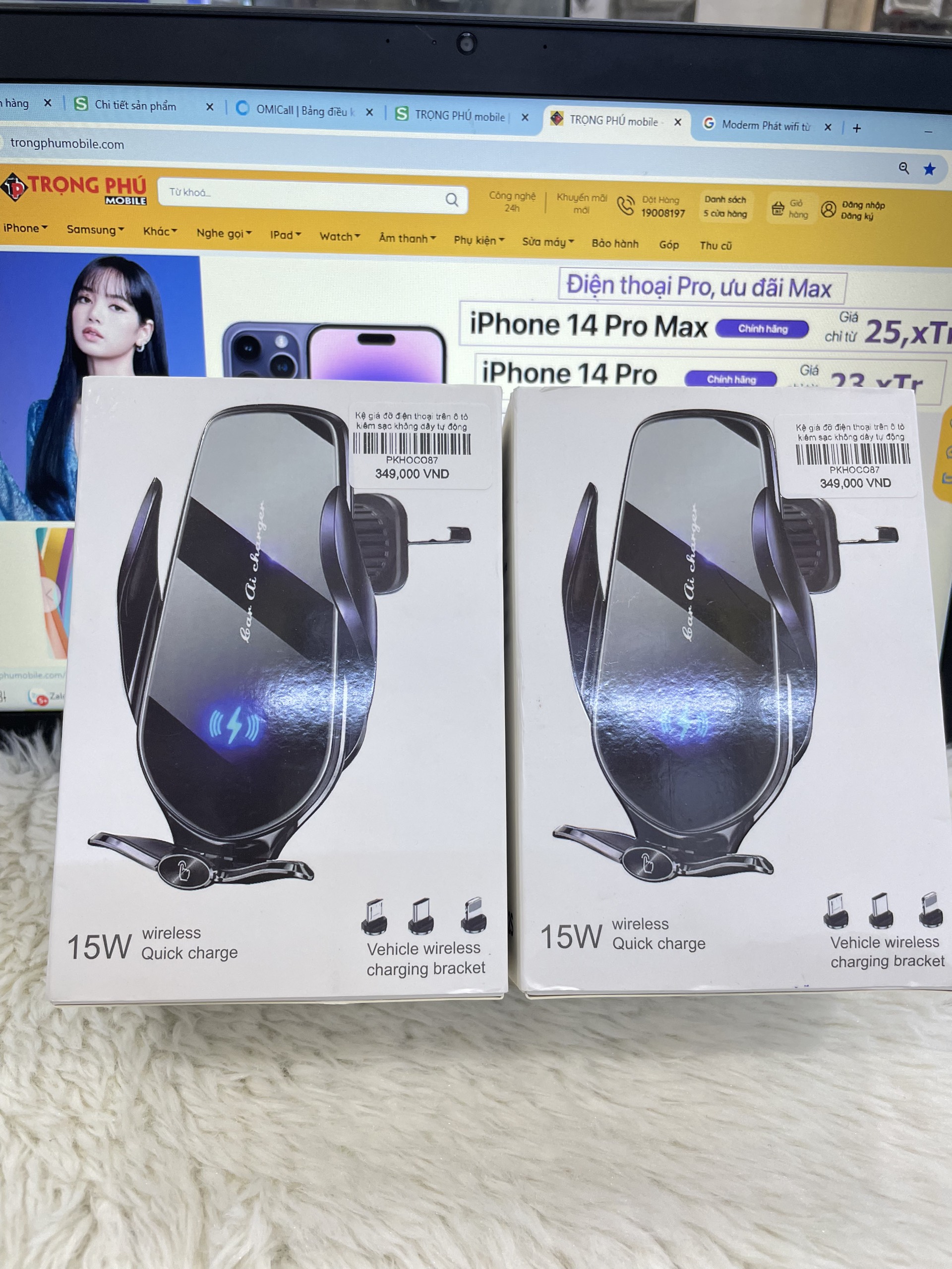 Kệ giá đỡ điện thoại trên ô tô  kiêm sạc không dây tự động W15