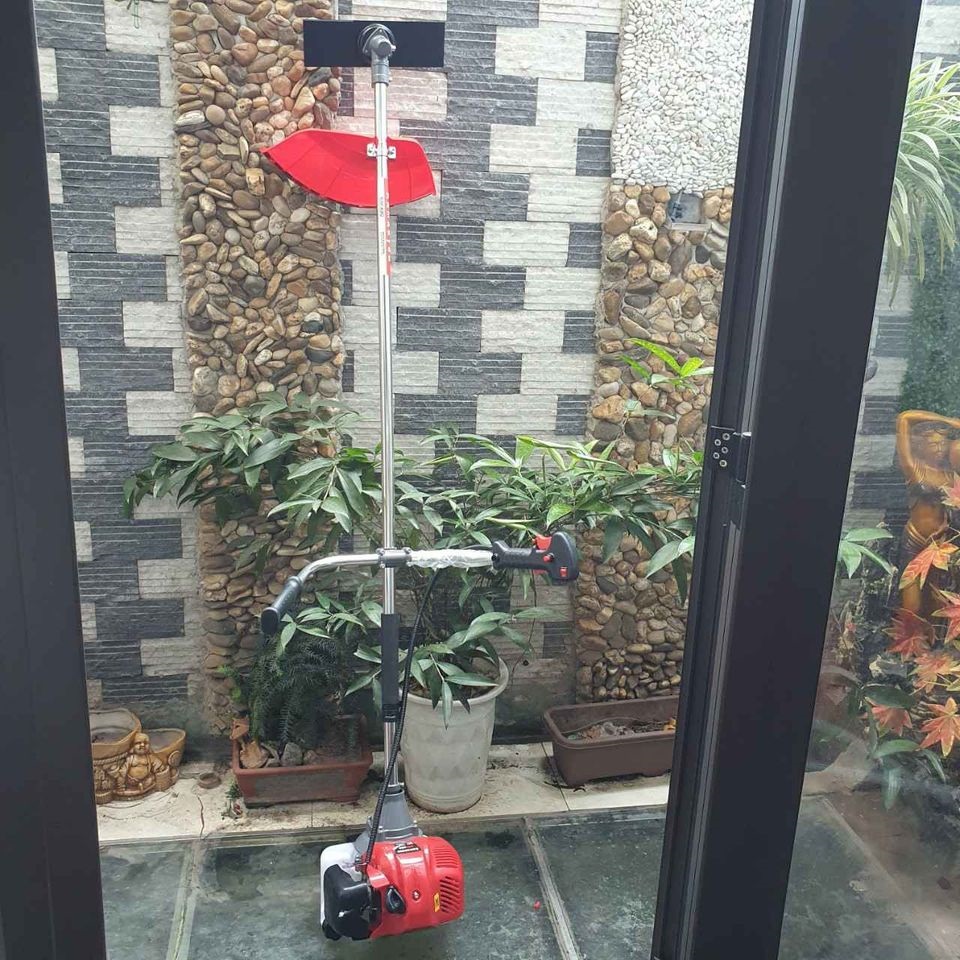 Máy Cắt Cỏ 2 Thì 900W Kamastsu KM330