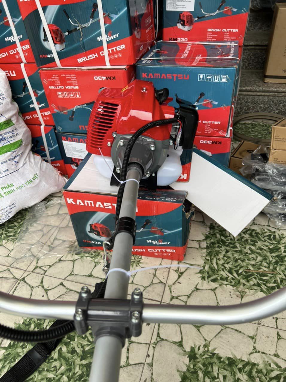 Máy Cắt Cỏ 2 Thì 1500W Kamastsu KM430