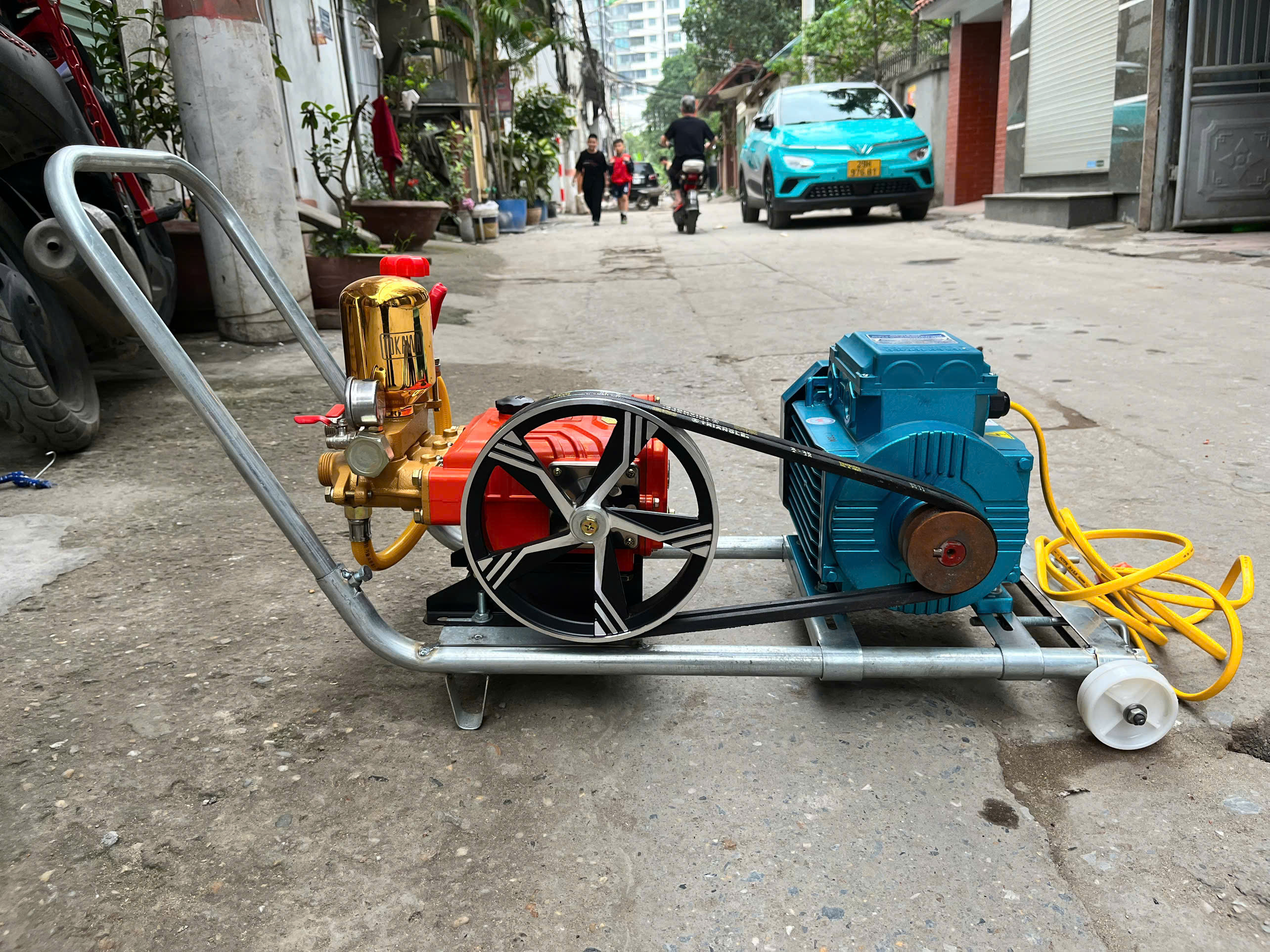 Máy rửa xe dây đai 3kw Tokawa piston sứ