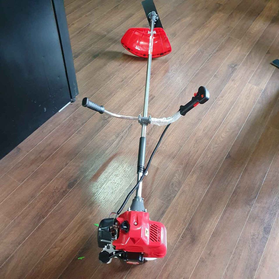 Máy Cắt Cỏ 2 Thì 900W Kamastsu KM330