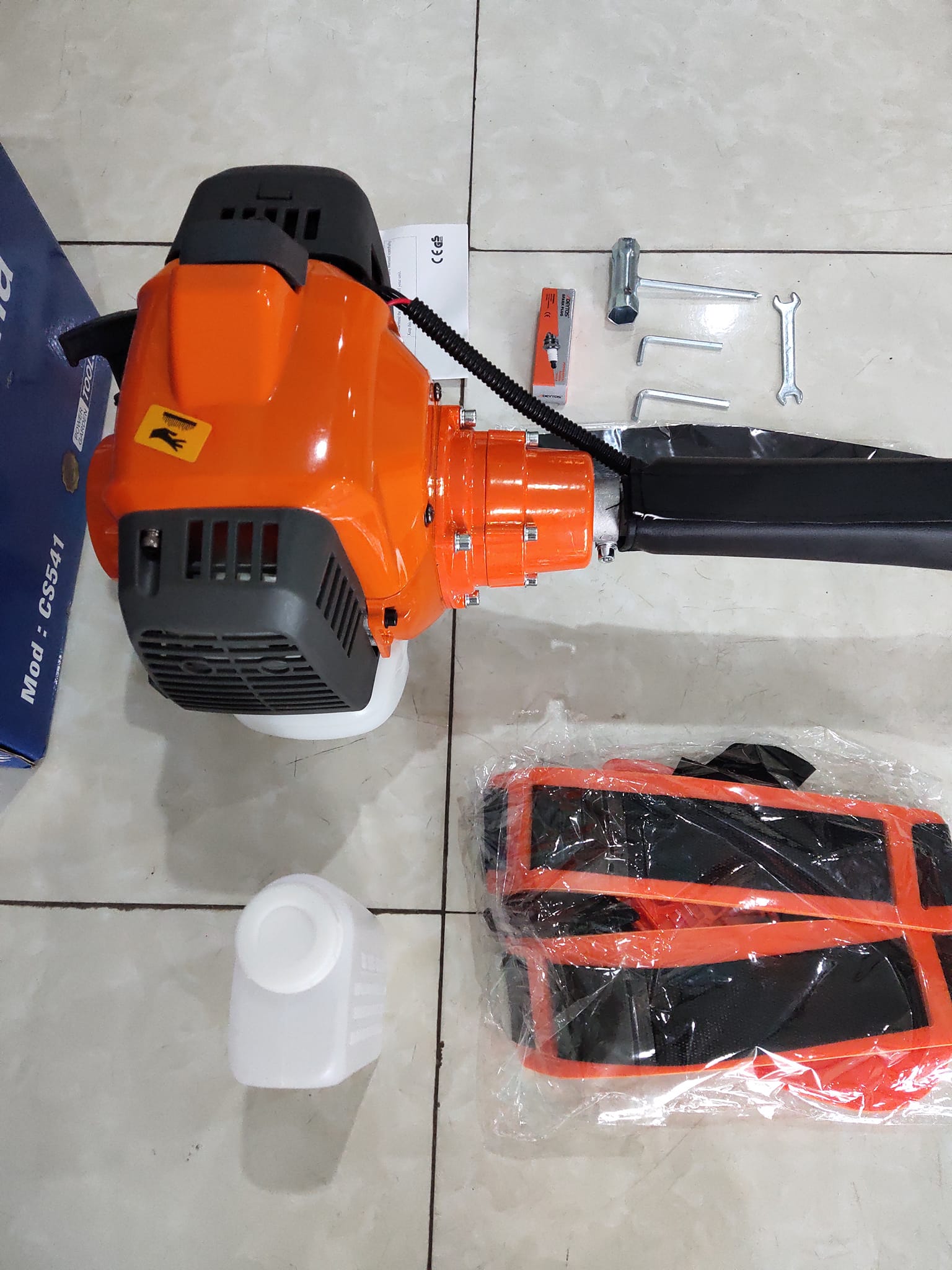 Máy cắt cỏ 2 thì 1600W Huqama CS541