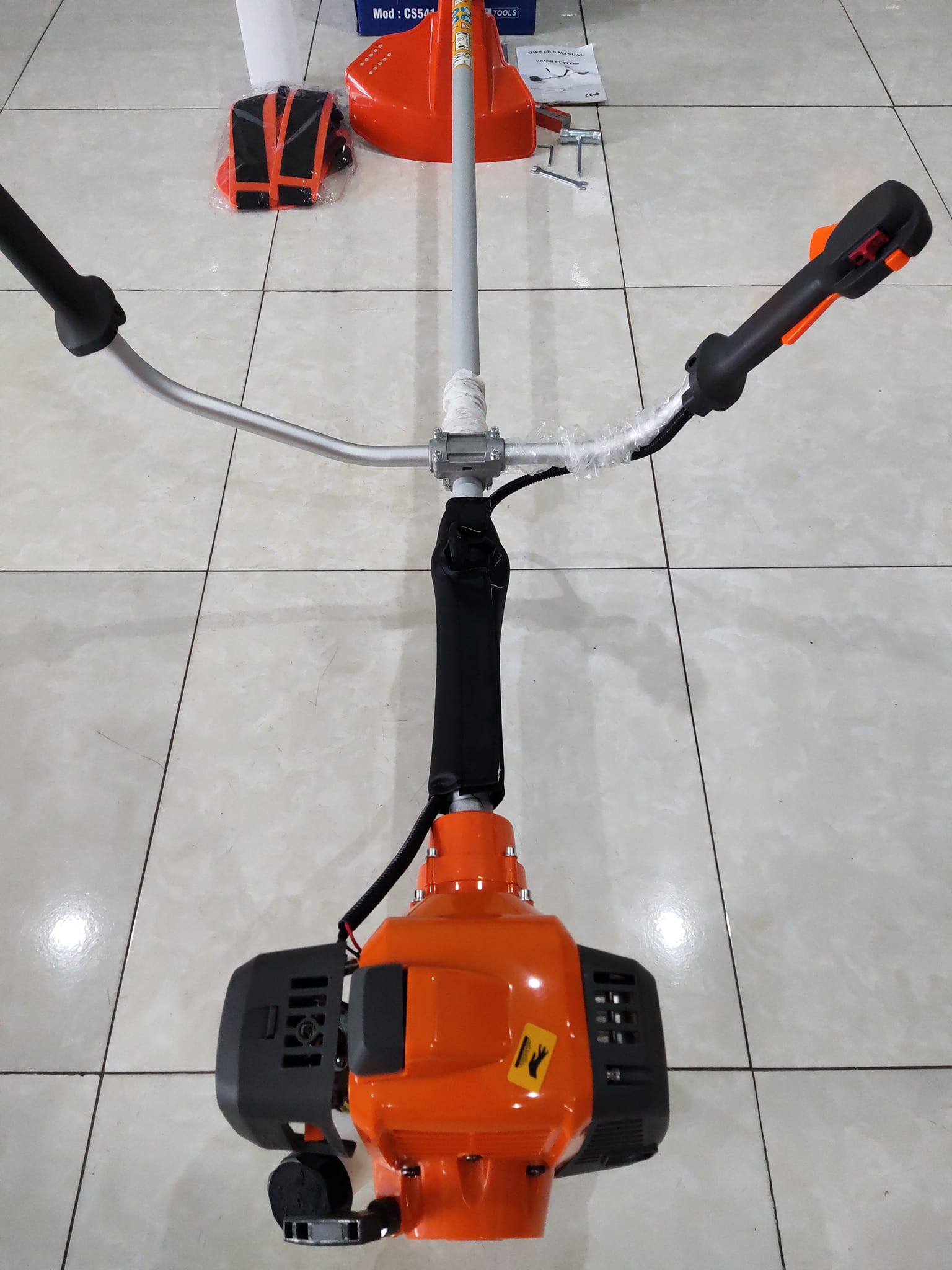 Máy cắt cỏ 2 thì 1600W Huqama CS541