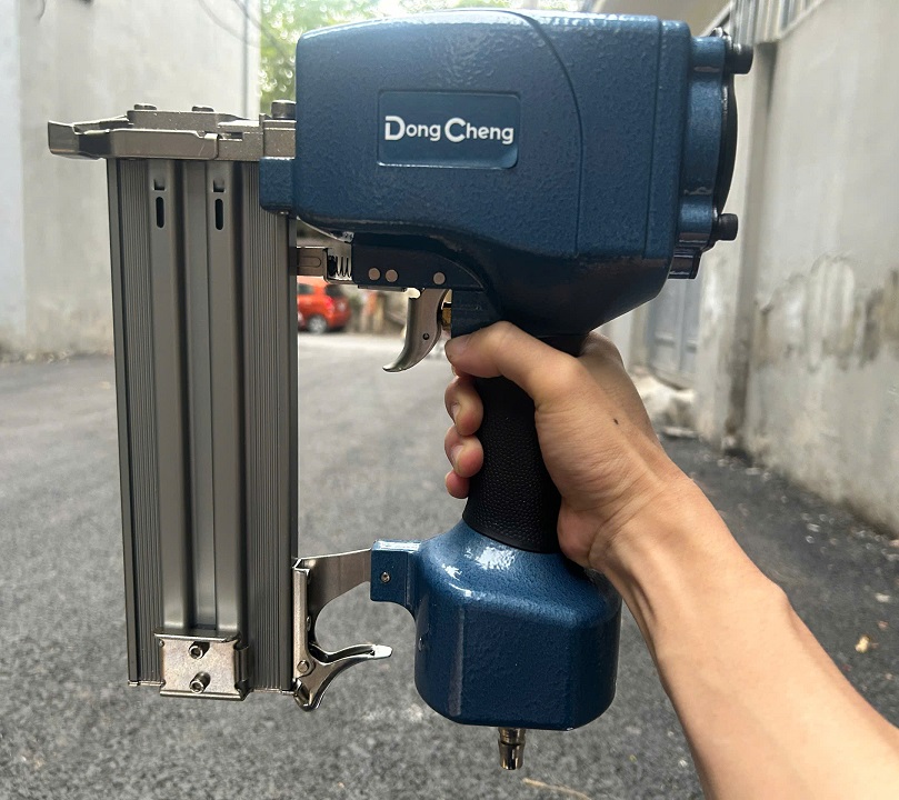 Máy Bắn Đinh Bê Tông Dongcheng D02-ST64C